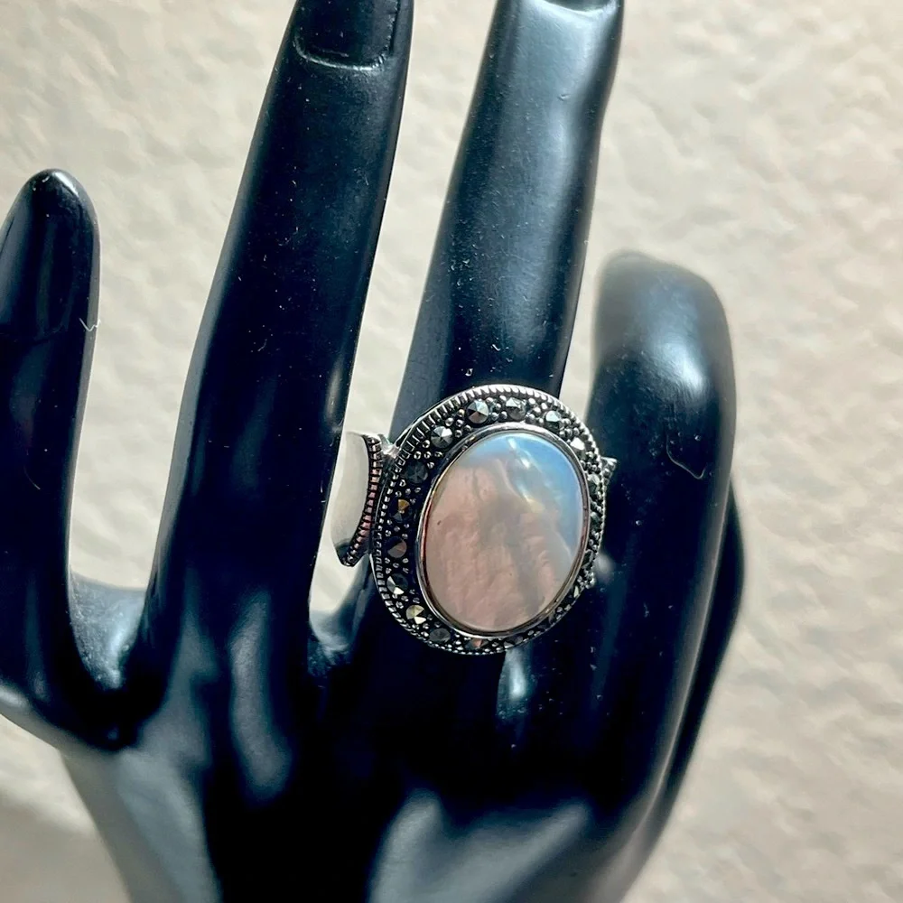 Stunning Vintage Solid 925 Sterling Silver Mother of Pearl Ring - Picture 2 of 6